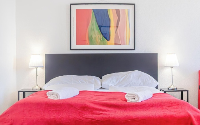 Stylish 2BR Apartment Long Stay for 5
