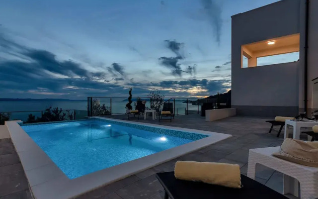 Stunning Villa in Drasnice With Private Pool