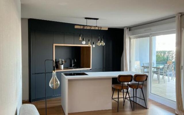 Superbe, face aux bateaux - 2ch + jardin - marina