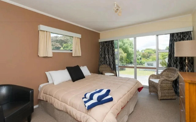 Waitangi Beach Units
