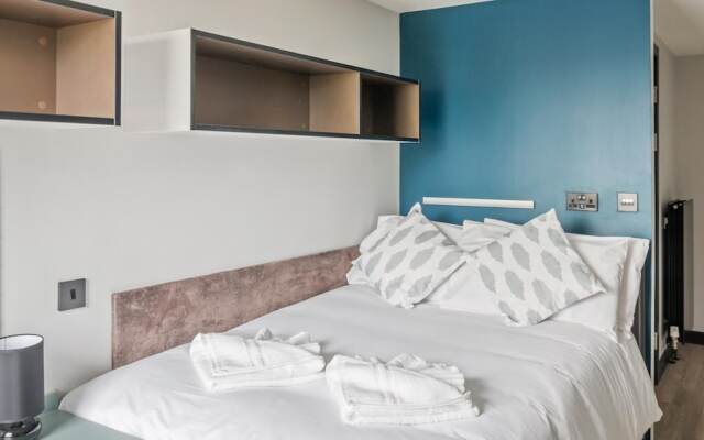 Luxurious Central Studio