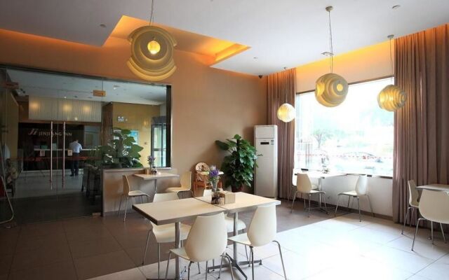Home Inn Pebble Cloud Hotel (Bengbu Railway Station Shengli Road)