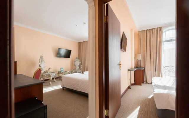 Salut New Moscow Hotel