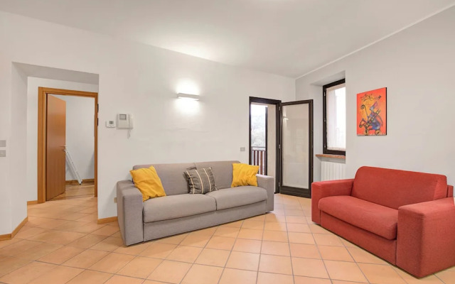 Magnolia House With Shared Pool