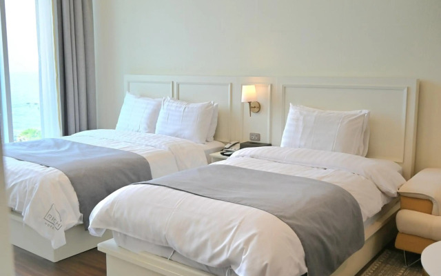 Rich Hotel