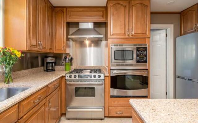 Colonial Gardens Bed & Breakfast