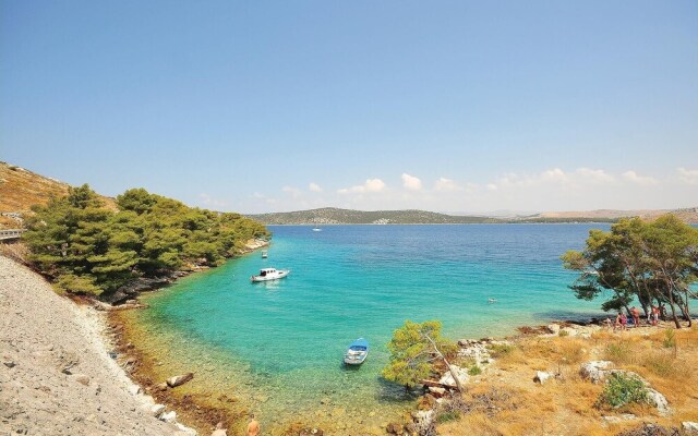 Nice Apartment in Grebastica With 1 Bedrooms and Wifi