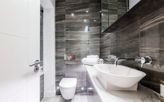 Stylish 2bed 2bath in Notting Hill