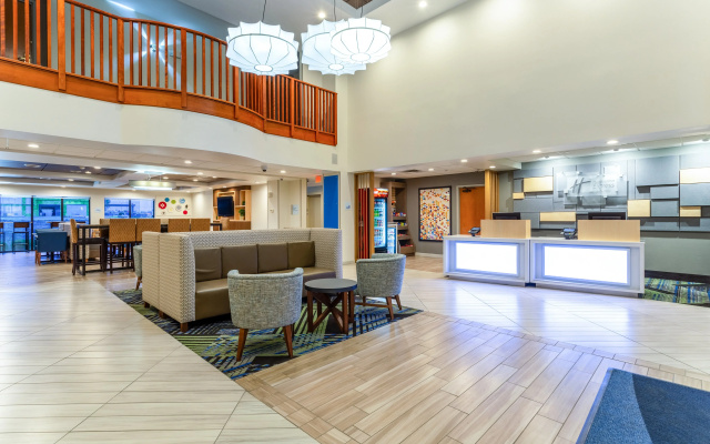 Holiday Inn Express & Suites Cedar Falls - Waterloo by IHG