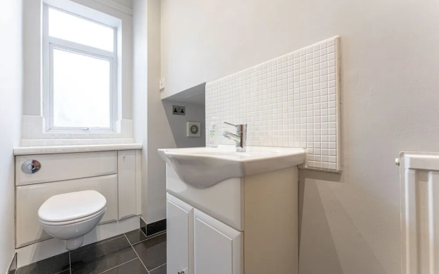 Spacious 3 Bedroom House in Edgbaston With Parking