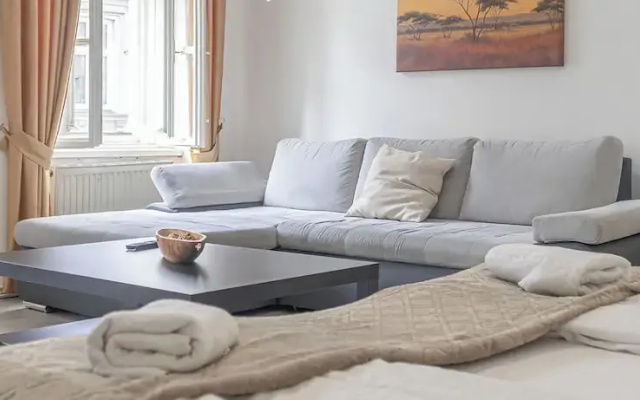 Beautiful 1BR Near Rennweg Belvedere