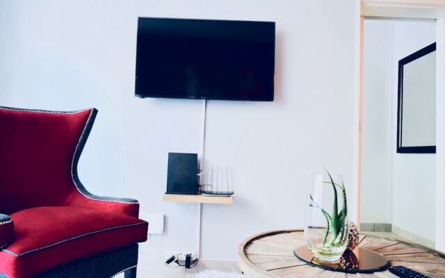 Central 1 Bedroom Apartment in Cape Town
