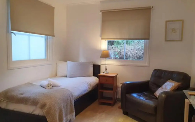 Large 3 bed House With Separately Bookable Studio