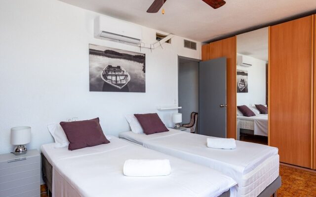 Outstanding beachfront villa Fuengirola