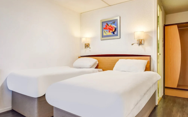 The Hotel Rafiya, Redditch