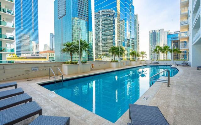 Luxury Apartments W Pool & Ocean views