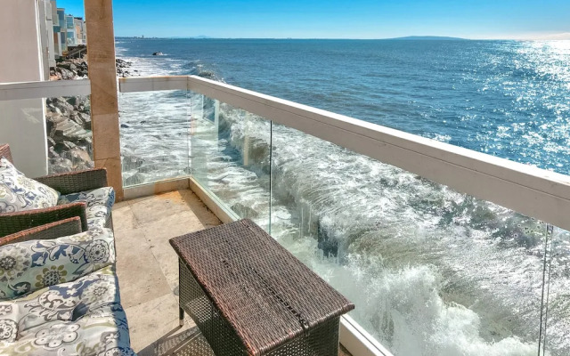 Beachfront Malibu Paradise Home Home