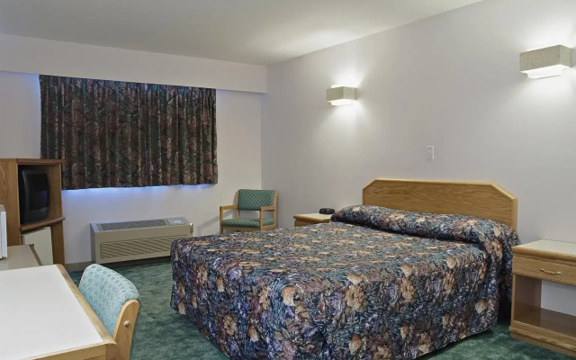 Canadas Best Value Inn Mile 0