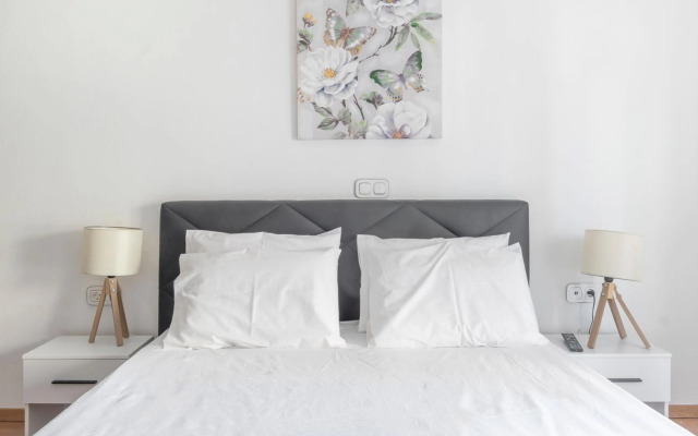 Lovely 2 bedroom rental in excellent location