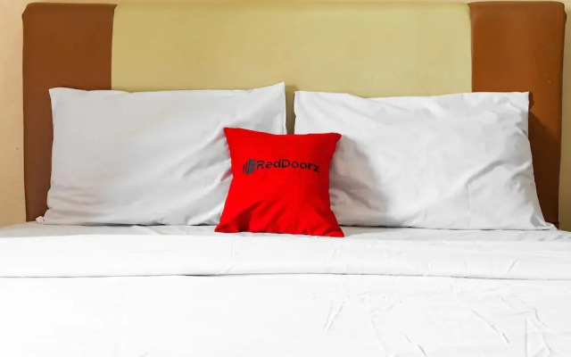 RedDoorz Apartment @ Gateway Cicadas