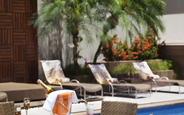 Naoum Plaza Hotel