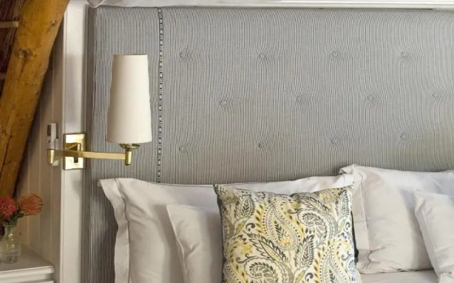 Rickety Bridge Manor House