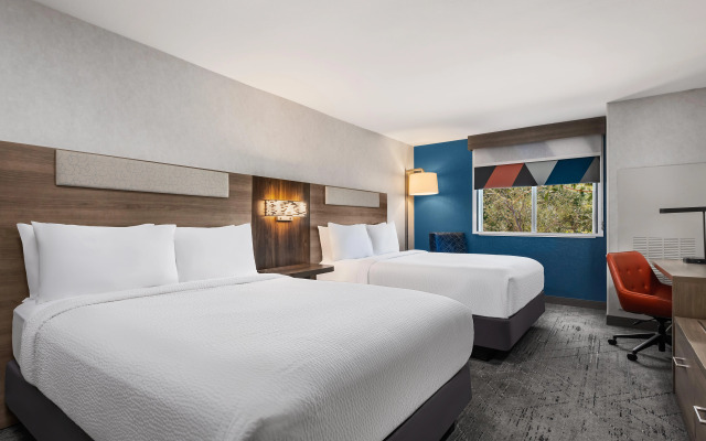 Holiday Inn Express Hotel & Suites River Park by IHG