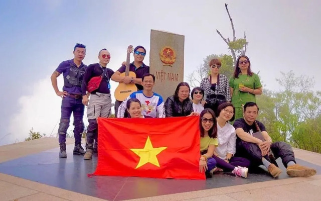 Frontier Hostel & Tours