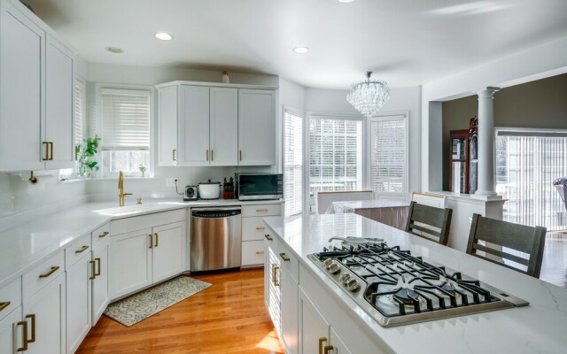 Spacious Woodbridge Home Near Leesylvania Park!