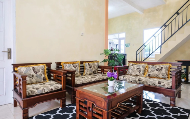 RedDoorz Syariah near Jalan Dieng 6 – Guest Rooms – Wonosobo
