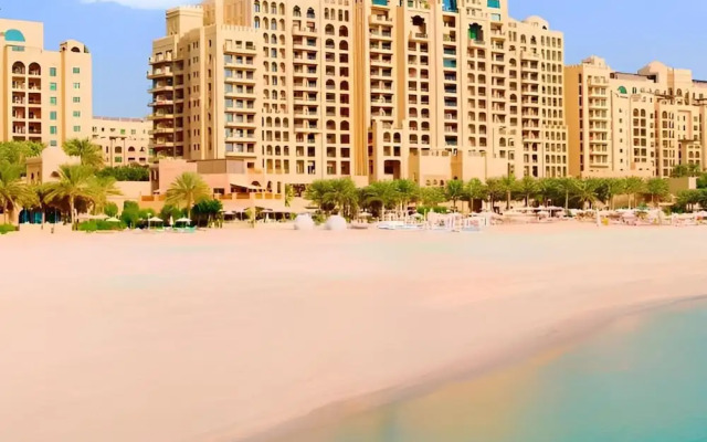 Modern 3BR Palm Penthouse w Private Plunge Pool