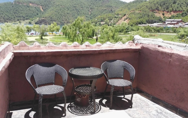 Luguhu Lakeside Apu Guest House