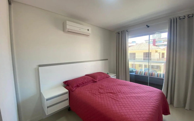 Ed Mônaco, 150 metros da praia de Bombas