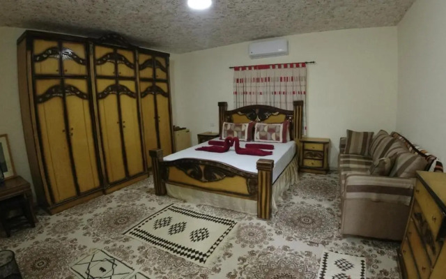 Petra Antique House