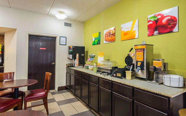 Quality Inn Airport - Southeast