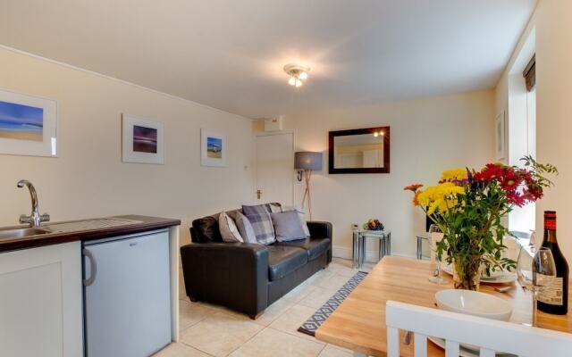 Spacious Apartment in Saint Ives Near Beach