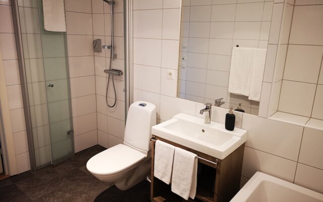 Tiraholms hotell