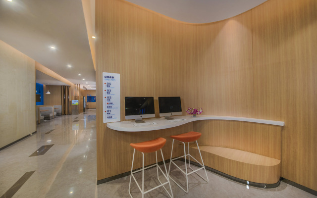Holiday Inn Express Shanghai Xuhui Binjiang by IHG