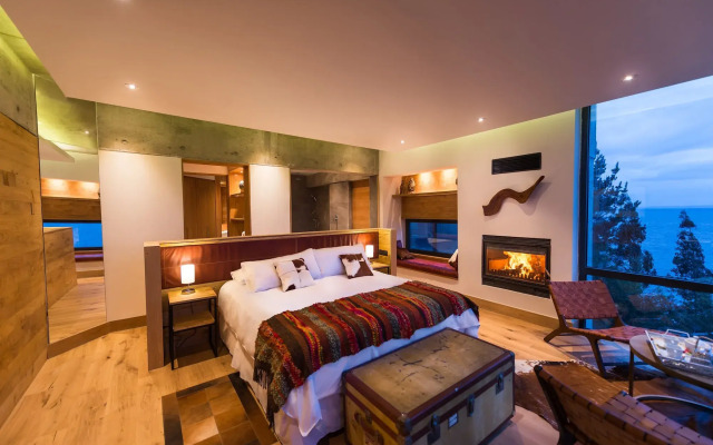 Hotel AWA Puerto Varas