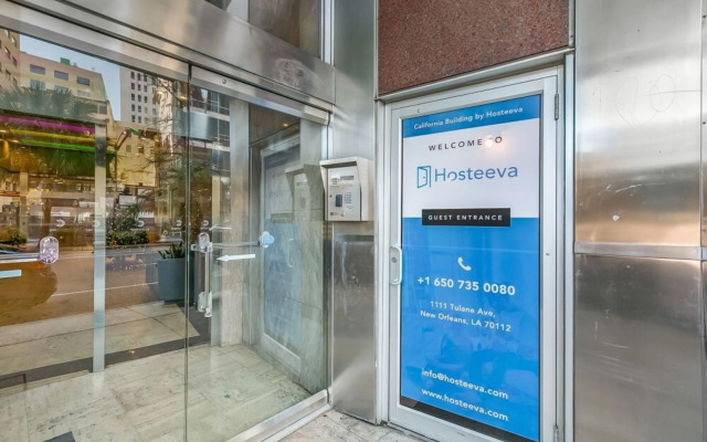 Vibrant Condo near Must-See Attractions