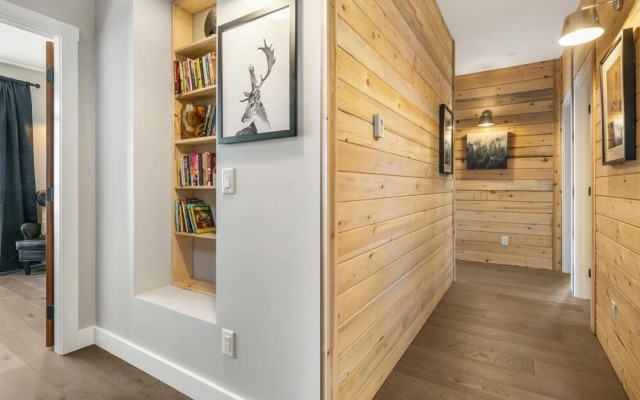 Chalet Monashee-brand New High End W/amazing Views