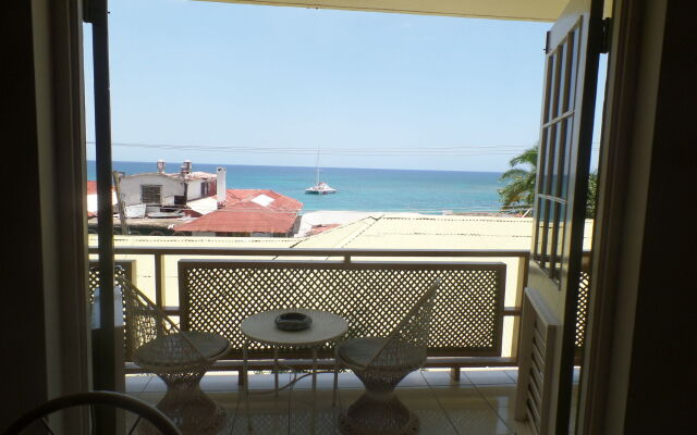 Rooms On the Hip Strip - Montego Bay