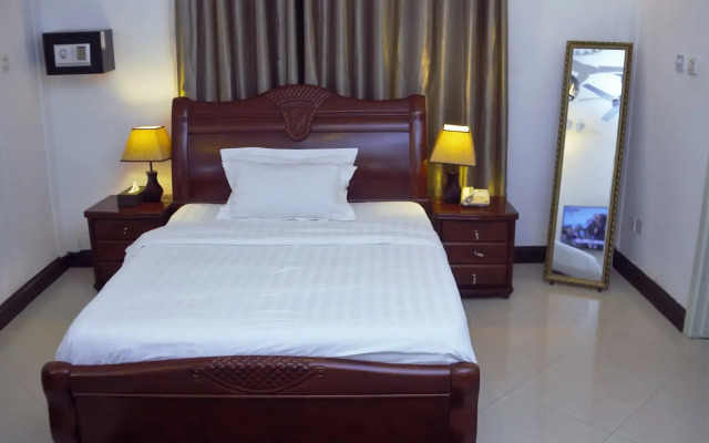 Kingsbridge Royale Hotel