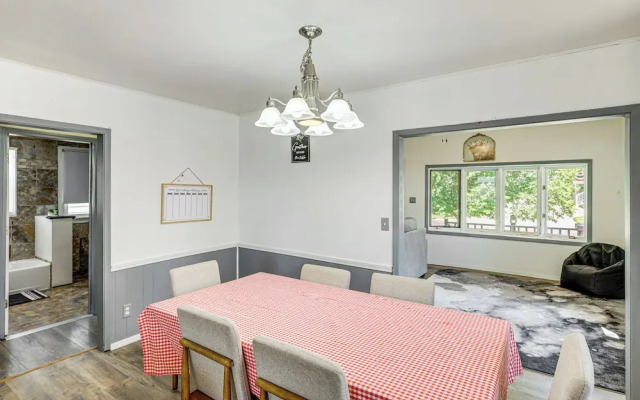 Quaint Family Retreat in Fairbury!