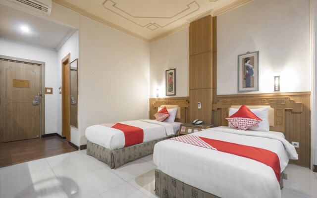 Dinasti Hotel by OYO Rooms