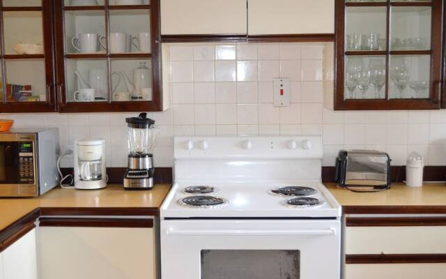 Bay Pointe Yacht Club 2BD Apartment OLR