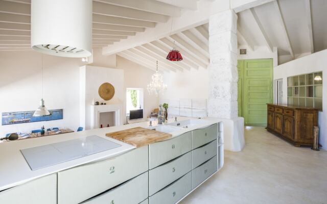 Residence by G Villa Calicant
