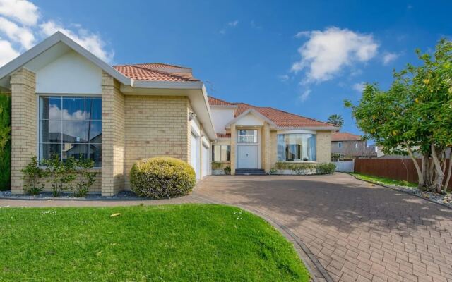 Elegant 6 Bedroom Home in East Auckland