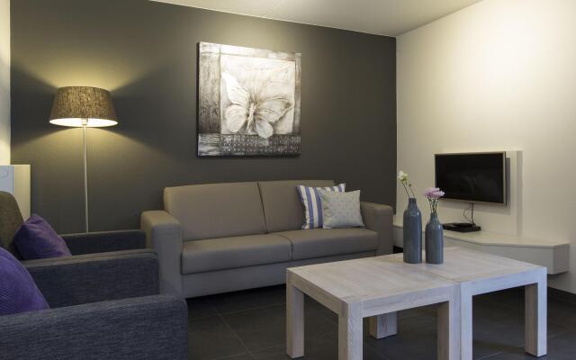 Luxurious Villa With Microwave, Within Green Surroundings