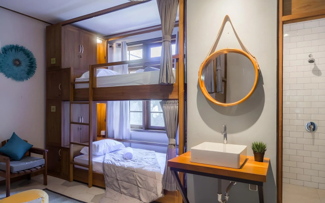 Interconnection Hostel – Guest Rooms – Kuta